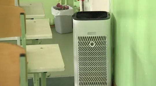 Some schools are planning to use more cost-effective air purifiers instead of forced-air ventilation. Pro Air OÜ’s equipment is currently in use in schools in Tartu, Pärnu County, and Ida-Viru County.